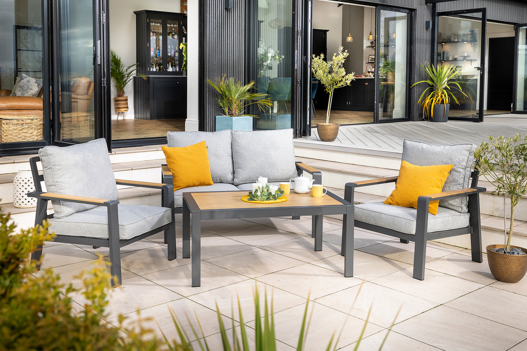 Sonas 2 Seat Lounge Set